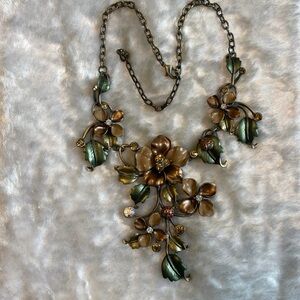 ☘️VTG Floral Statement Necklace with Green and Gold Accents